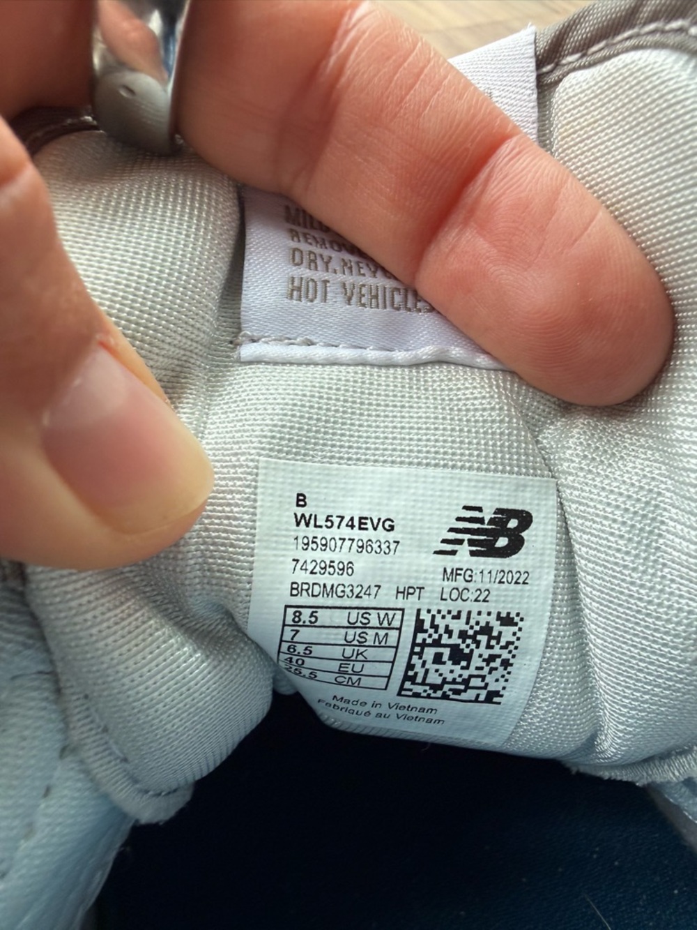 New Balance Women’s 574 Core 8.5 - Picture 9 of 10